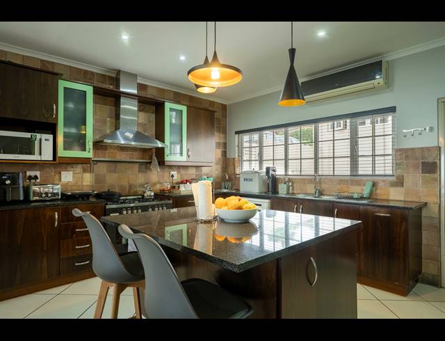 4 BEDROOM TOWNHOUSE FOR SALE IN GILLITTS